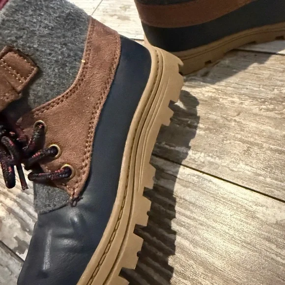 Carter's Kids Snow Boots in Navy, Tan and Burgundy Size 13 - Picture 6 of 9